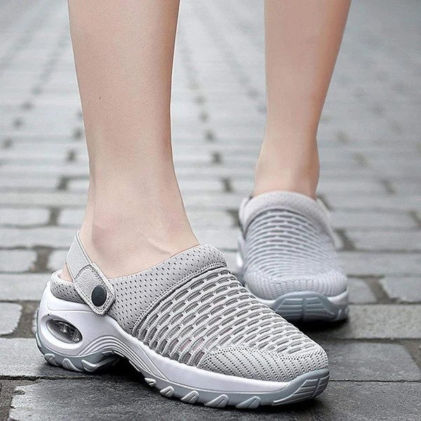 Sandali in natikači za prosti čas s srednjo peto in podporo Arch Support